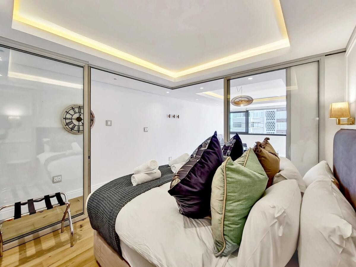 Apartment With Ocean And Promenade View Sea Point Cape Town